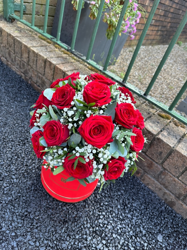 Red Roses Hatbox With Gyp
