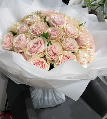 24 Pink Roses