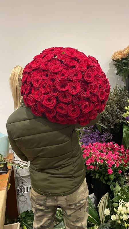 Luxury Red Naomi Roses Bouquet