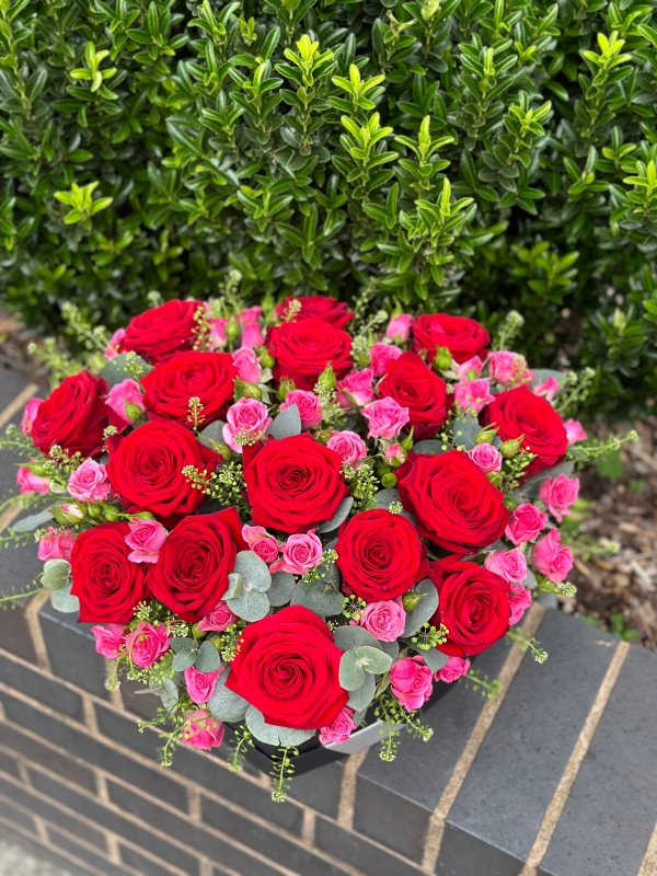 Luxury red rose heart box