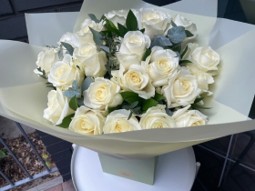 White Roses   Large
