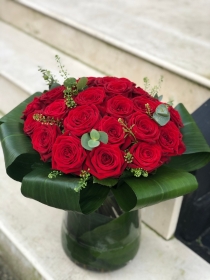 Luxury Red Roses in Vase