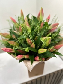 Pink lilies x Penny Cress