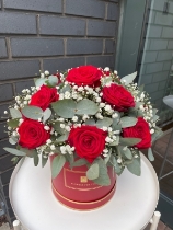Red Roses Hatbox With Gyp