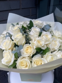 White roses & delivery